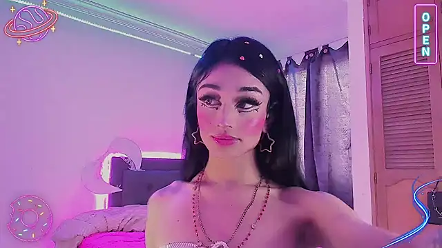 Snapshot of LittleEmmaa chatting on December 1, 2024, 4:34 pm LittleEmmaa online show from December 1, 2024, 4:34 pm