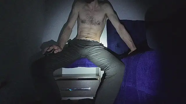 Snapshot of slendt94 chatting on April 14, 2026, 6:51 am slendt94 online show from April 14, 2026, 6:51 am