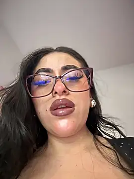 Snapshot of KatteWise chatting on November 18, 2025, 12:37 am KatteWise online show from November 18, 2025, 12:37 am