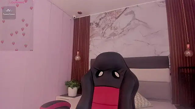 SUNNYCYRUS online show from January 19, 2026, 12:42 pm