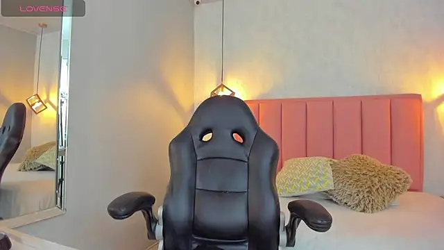 SUNNYCYRUS online show from February 21, 2026, 11:23 am