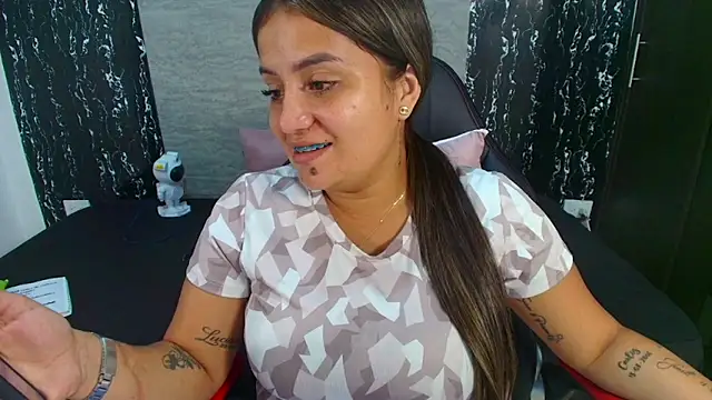 evelin 999  online show from November 7, 2025, 10:46 pm