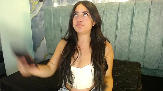 Susy thomson online show from December 15, 2025, 6:25 pm