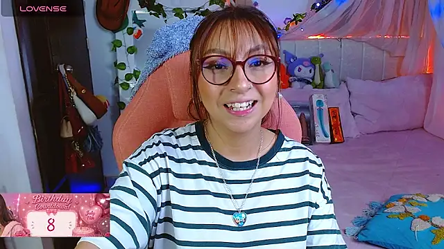 Snapshot of Littlerouse_ chatting on July 3, 2026, 7:37 am Littlerouse online show from July 3, 2026, 7:37 am