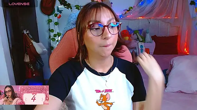 Snapshot of Littlerouse_ chatting on July 9, 2026, 7:53 am Littlerouse online show from July 9, 2026, 7:53 am