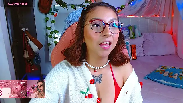 Snapshot of Littlerouse_ chatting on July 4, 2026, 7:04 am Littlerouse online show from July 4, 2026, 7:04 am