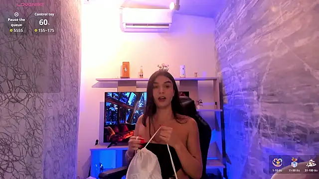 Snapshot of saracaball_ chatting on January 19, 2026, 3:43 am saracaball online show from January 19, 2026, 3:43 am