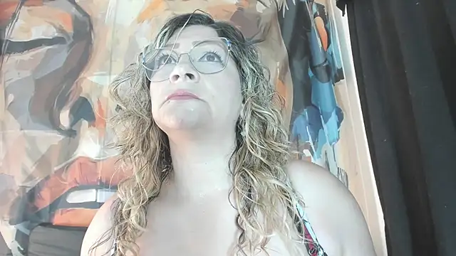 Snapshot of eva1saenz chatting on May 30, 2026, 11:32 pm eva1saenz online show from May 30, 2026, 11:32 pm