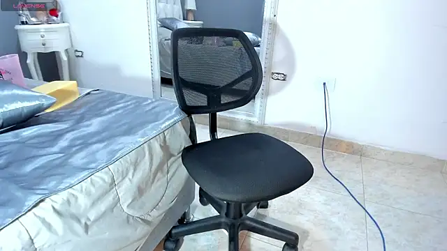 Melinahills online show from February 5, 2025, 1:22 pm