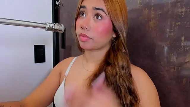 issie cute online show from March 18, 2026, 8:10 pm