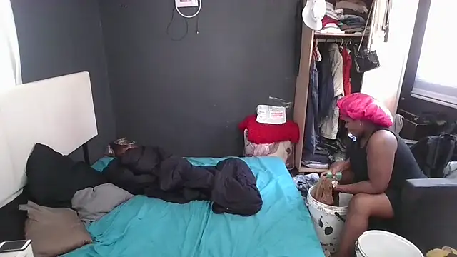 THEEBOSSTEE online show from October 2, 2025, 8:07 am