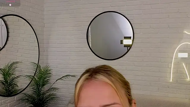 Snapshot of Wendy_D0ll chatting on April 9, 2026, 8:48 pm Wendy D0ll online show from April 9, 2026, 8:48 pm