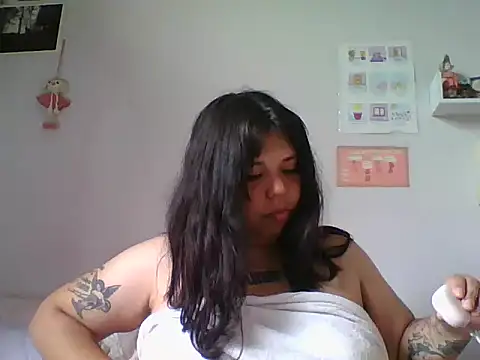 scarletttlove online show from April 10, 2026, 6:26 pm