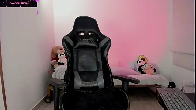 Biancastrongg online show from October 30, 2025, 2:54 am