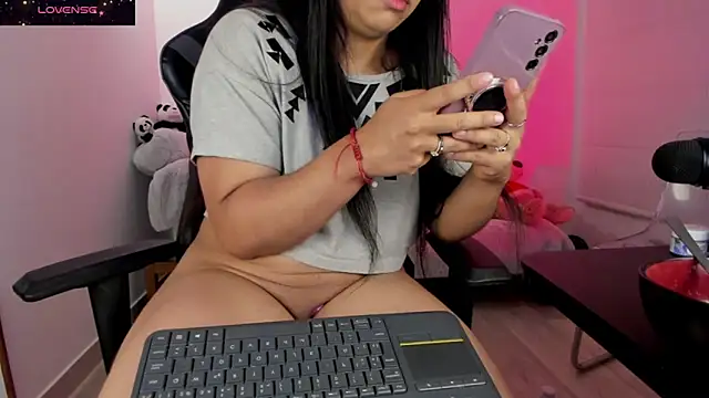 Snapshot of Biancastrongg chatting on February 17, 2026, 4:54 am Biancastrongg online show from February 17, 2026, 4:54 am