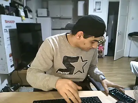 Snapshot of mihaimichael chatting on January 18, 2026, 5:16 pm mihaimichael online show from January 18, 2026, 5:16 pm