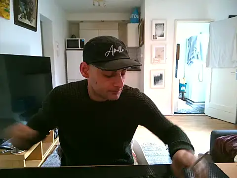 Snapshot of mihaimichael chatting on May 4, 2026, 8:28 am mihaimichael online show from May 4, 2026, 8:28 am