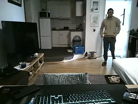 Snapshot of mihaimichael chatting on March 27, 2026, 12:06 pm mihaimichael online show from March 27, 2026, 12:06 pm