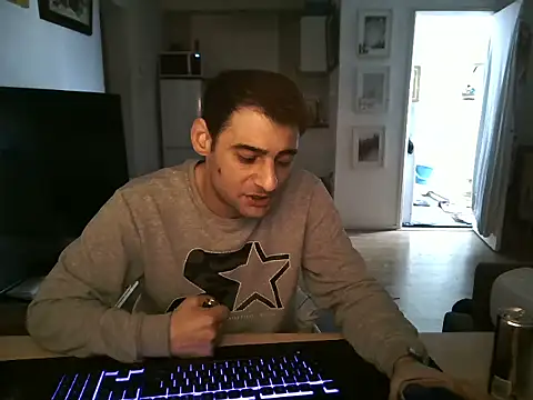 Snapshot of mihaimichael chatting on April 19, 2026, 9:10 am mihaimichael online show from April 19, 2026, 9:10 am