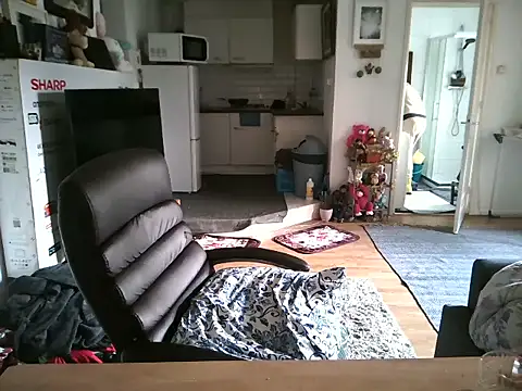 mihaimichael online show from November 9, 2025, 1:48 pm