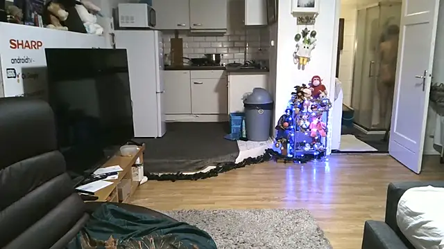 mihaimichael online show from December 15, 2025, 1:11 am