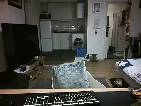 Snapshot of mihaimichael chatting on March 26, 2026, 12:09 am mihaimichael online show from March 26, 2026, 12:09 am