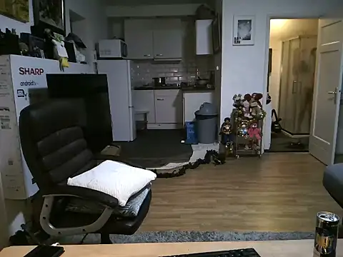 Snapshot of mihaimichael chatting on January 18, 2026, 1:31 am mihaimichael online show from January 18, 2026, 1:31 am