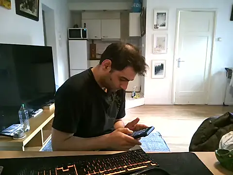 Snapshot of mihaimichael chatting on April 23, 2026, 7:37 am mihaimichael online show from April 23, 2026, 7:37 am