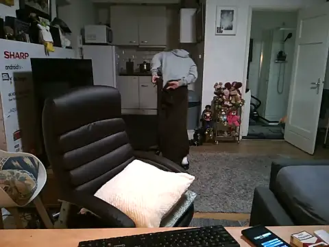 Snapshot of mihaimichael chatting on January 12, 2026, 2:24 pm mihaimichael online show from January 12, 2026, 2:24 pm