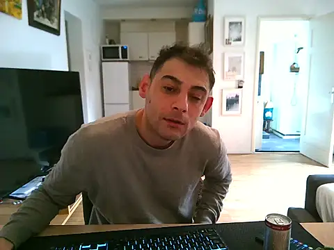 Snapshot of mihaimichael chatting on May 11, 2026, 11:44 am mihaimichael online show from May 11, 2026, 11:44 am