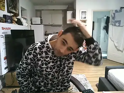 mihaimichael online show from December 3, 2025, 1:32 pm