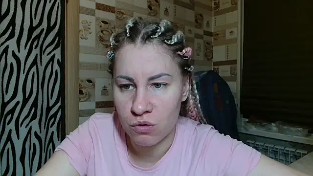 Snapshot of TherestlessKitty chatting on May 3, 2026, 10:13 pm TherestlessKitty online show from May 3, 2026, 10:13 pm
