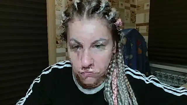 Snapshot of TherestlessKitty chatting on May 12, 2026, 10:27 pm TherestlessKitty online show from May 12, 2026, 10:27 pm