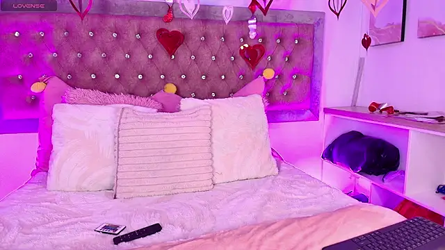 Snapshot of Tayzon_Foxxx chatting on February 13, 2026, 1:11 pm Tayzon Foxxx online show from February 13, 2026, 1:11 pm