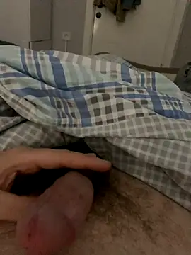 Snapshot of Erenn34 chatting on October 27, 2025, 10:44 pm Erenn34 online show from October 27, 2025, 10:44 pm