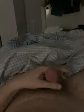 Snapshot of Erenn34 chatting on April 4, 2026, 10:49 pm Erenn34 online show from April 4, 2026, 10:49 pm