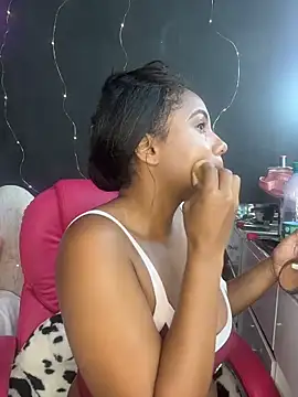 AlisonHoot69 online show from October 27, 2025, 4:02 am