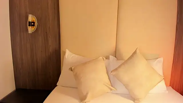 nicky peyton online show from February 25, 2026, 2:56 am