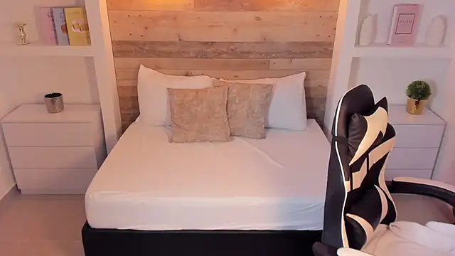 nicky peyton online show from October 12, 2025, 2:57 am