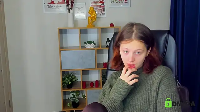 Alina Mills online show from November 17, 2025, 9:13 am