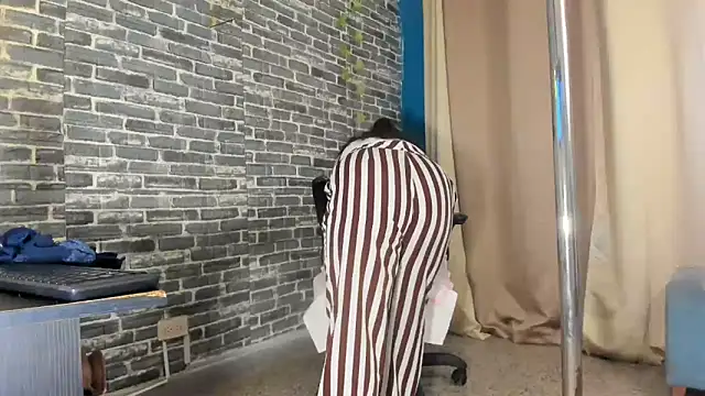 Snapshot of iam_samy_ chatting on February 4, 2026, 11:38 am iam samy online show from February 4, 2026, 11:38 am