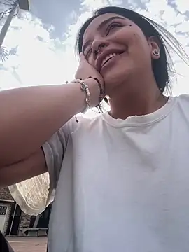  luna torres online show from March 3, 2026, 12:45 pm