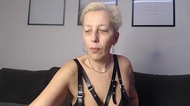 nimmersattesLuder online show from January 18, 2025, 6:34 am