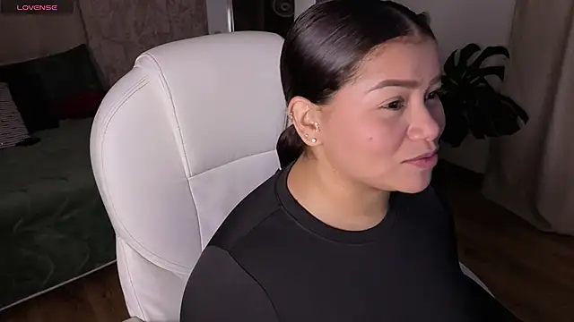 Snapshot of loly_marce chatting on November 28, 2025, 8:31 pm loly marce online show from November 28, 2025, 8:31 pm