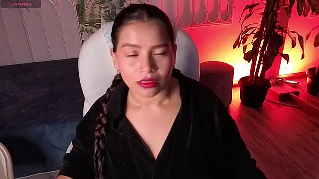 Snapshot of loly_marce chatting on June 12, 2026, 7:44 pm loly marce online show from June 12, 2026, 7:44 pm
