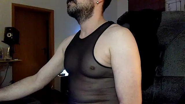 tomz0819 online show from March 23, 2026, 10:09 pm