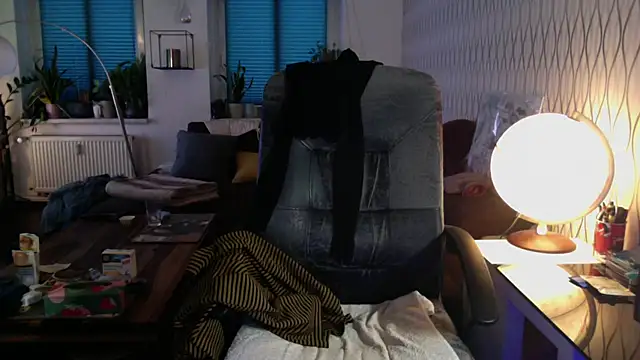 tomz0819 online show from July 22, 2026, 6:54 pm