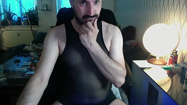 tomz0819 online show from June 19, 2026, 4:18 am