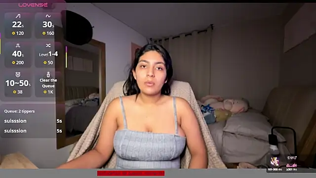 cloe small online show from October 15, 2025, 7:49 am