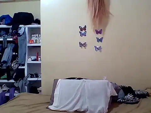 Zara Twilight online show from December 18, 2025, 11:14 am